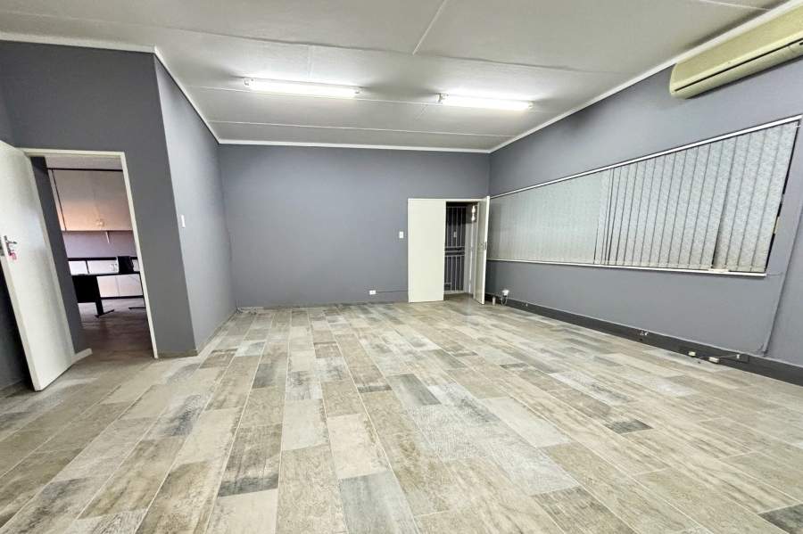 To Let commercial Property for Rent in Uitvlught Free State